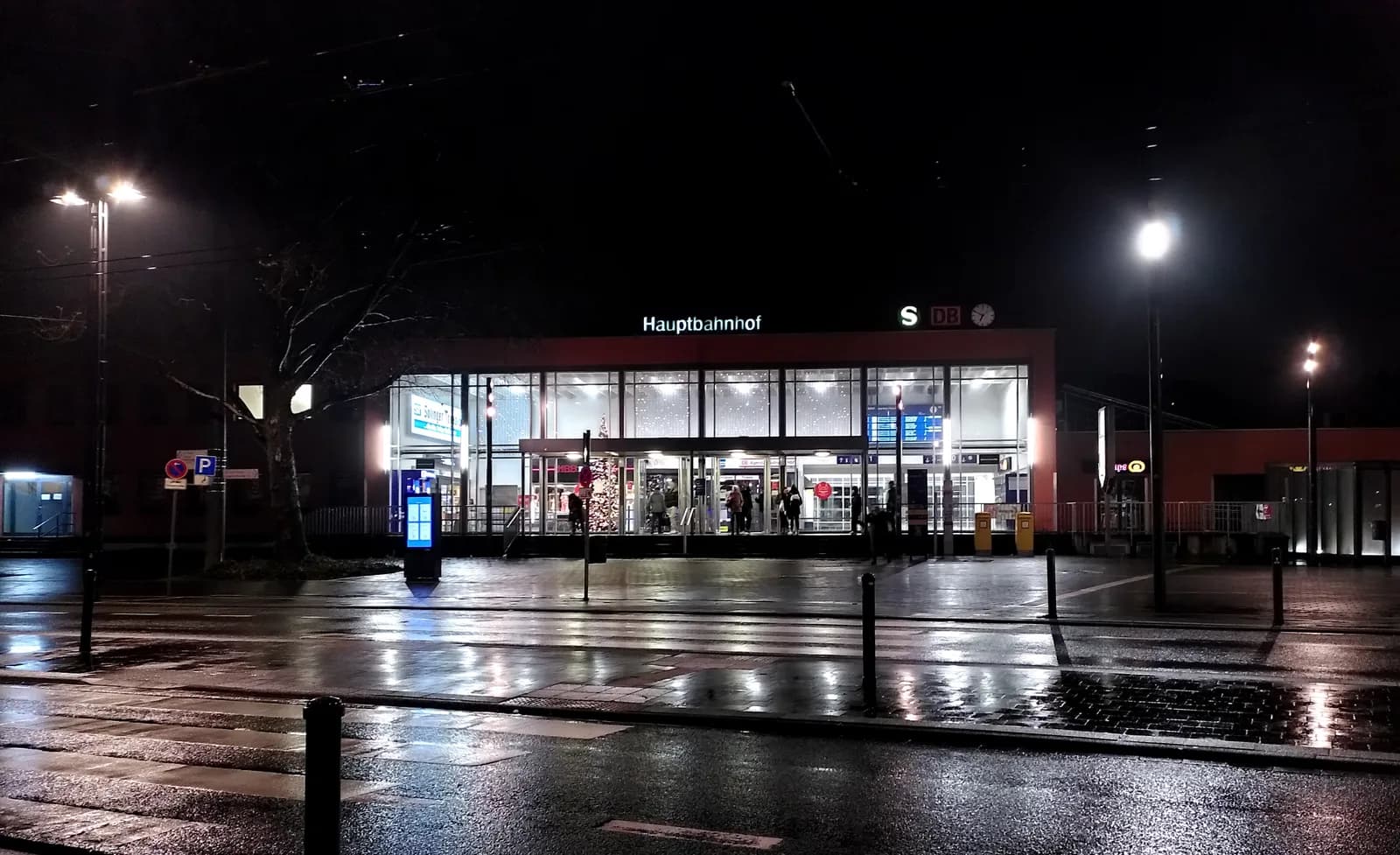 Solingen Hauptbahnhof bei Nacht